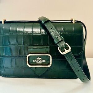 Coach green crocodile crossbody bags. Dark green, vintage, shoulder bag. Strap